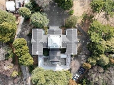 上空から見た複雑な屋根形状